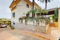 Haus 4 Schlafzimmer 500 m² Dos Hermanas, Spanien