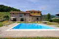 Propiedad comercial 982 m² en Poppi, Italia