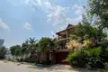 Willa 4 pokoi 224 m² w Sangkat Phsar Daeum Thkov, Kambodża