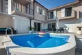 5 bedroom house 225 m² Opcina Baska Voda, Croatia