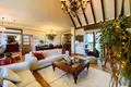 5-Schlafzimmer-Villa 295 m² Torrevieja, Spanien
