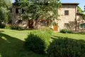 Propiedad comercial 6 000 m² en Siena, Italia