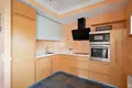 Mieszkanie 3 pokoi 94 m² Ryga, Łotwa