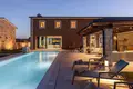 Casa 11 habitaciones 1 561 m² Grad Porec, Croacia