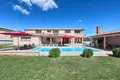 Haus 5 Schlafzimmer 260 m² Opcina Barban, Kroatien