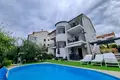 Дом 12 спален 400 м² Radici, Хорватия