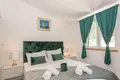 4 bedroom house 220 m² Grad Omis, Croatia