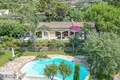 Villa de tres dormitorios 280 m² Francia, Francia
