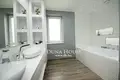 House 2 bathrooms 240 m² in Great Plain and North, All countries