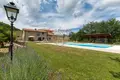 Propiedad comercial 982 m² en Poppi, Italia