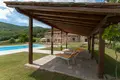 Propiedad comercial 982 m² en Poppi, Italia