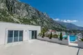 3 bedroom apartment 190 m² Dobrota, Montenegro