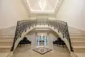 8 bedroom House 2 200 m² Marbella, Spain