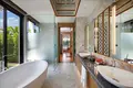 Wohnkomplex Complex of villas with swimming pools and jacuzzis directly on Bang Tao Beach, Phuket, Thailand
