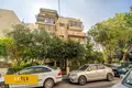 Жилой квартал Superbe 3 pieces dans une petite rue calme entre gordon et frishman