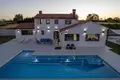 Casa 3 habitaciones 230 m² Motovun, Croacia