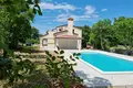 Villa de 4 dormitorios 280 m² Umag, Croacia