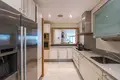Mieszkanie 2 pokoi 157 m² Marbella, Hiszpania