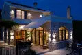Villa mit 2 Schlafzimmern 300 m² Tivat, Montenegro