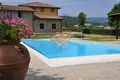 Propiedad comercial 982 m² en Poppi, Italia