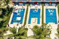 Kompleks mieszkalny Residential complex with its own beach, restaurants and party clubs, The World Islands, Dubai, UAE
