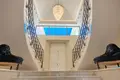 8 bedroom House 2 200 m² Marbella, Spain
