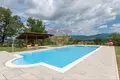 Propiedad comercial 982 m² en Poppi, Italia