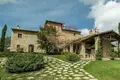 Villa de 6 habitaciones 1 100 m² Perugia, Italia