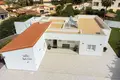 4-Schlafzimmer-Villa 246 m² lAlfas del Pi, Spanien