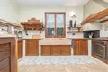 Villa de tres dormitorios 33 000 m² Castel dArio, Italia