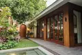 Kompleks mieszkalny Complex of furnished villas with swimming pool, 10 minutes away from Sanur Beach, Bali, Indonesia