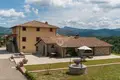 Propiedad comercial 982 m² en Poppi, Italia