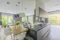 Mieszkanie 4 pokoi 145 m² Warszawa, Polska
