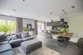 Mieszkanie 4 pokoi 145 m² Warszawa, Polska
