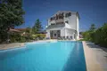 Villa 9 habitaciones 570 m² Pola, Croacia