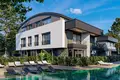 5 bedroom house 346 m² Konyaalti, Turkey
