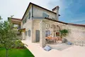 Villa de 4 dormitorios 297 m² Opcina Kanfanar, Croacia