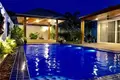 Villa mit 2 Schlafzimmern 318 m² Rawai, Thailand
