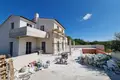 5 bedroom villa 303 m² Grad Porec, Croatia