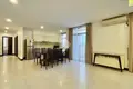 Condo 3 rooms 190 m² in Sangkat Wat Phnom, Cambodia