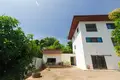 Villa mit 2 Schlafzimmern 345 m² Rawai, Thailand
