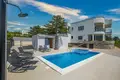 Дом 10 спален 350 м² Цриквеница, Хорватия