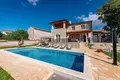 4 bedroom house 200 m² Grad Porec, Croatia