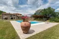 Propiedad comercial 982 m² en Poppi, Italia