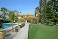 villa de 5 chambres 500 m² Koinoteta Parekklesias, Chypre