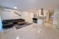Apartamento 4 habitaciones  en Koinoteta Parekklesias, Chipre