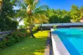 3 bedroom villa 200 m² Jemeluk, Indonesia