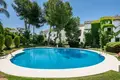 Haus 4 Schlafzimmer 221 m² Dos Hermanas, Spanien