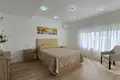 5 bedroom house 353 m² Dos Hermanas, Spain