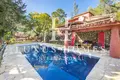 Villa 9 bedrooms 552 m² Benahavis, Spain